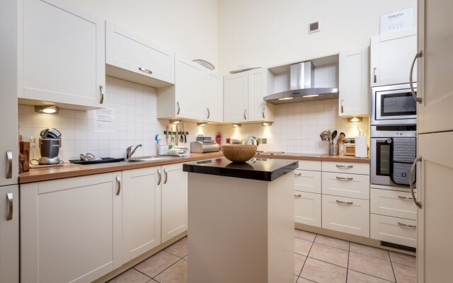 Majestic Apartment in Elie House