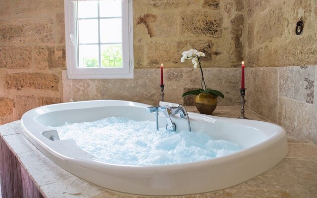 Château Latour Segur Suites & Spa