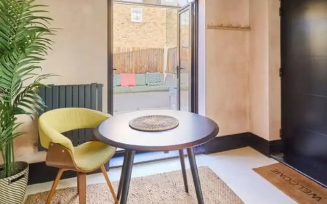 Host Stay Faversham Studio