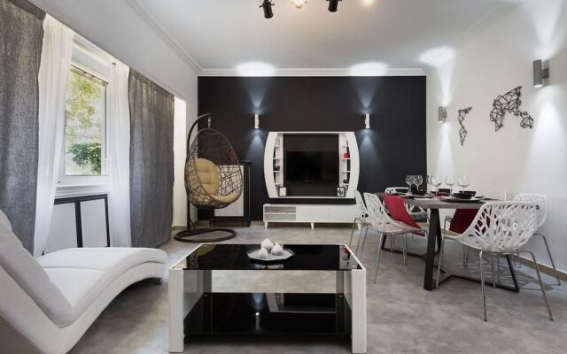 Minimal Luxury By The Acropolis 2