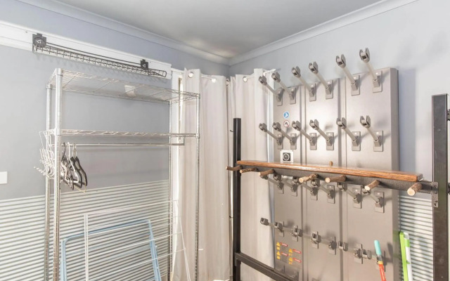 Oak & Barrel / 7 Twynam Street