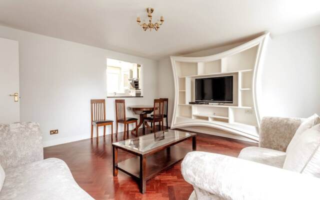 Spacious Holborn Apartment Close to Tube