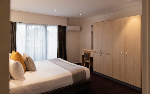The Executive Inn – Guest Rooms – Newcastle