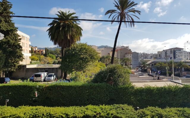 Welcome to Cannes - GALIENNI 3