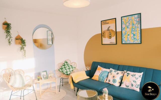 Caldecott House - Close to M60 and M62