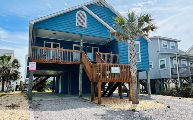 Tradewinds 4 Bedroom Home by RedAwning