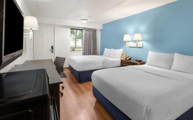Travelodge by Wyndham Madison Heights MI