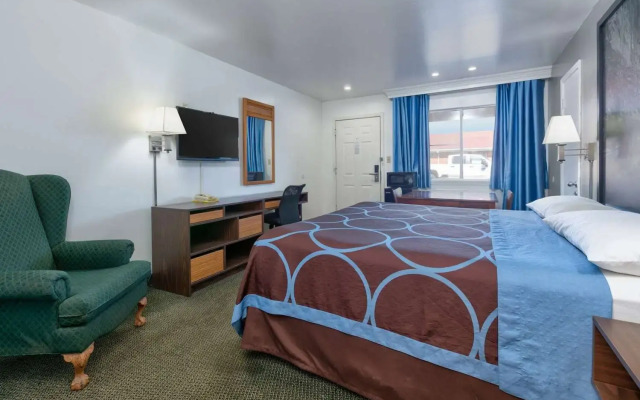 Super 8 By Wyndham Vernon