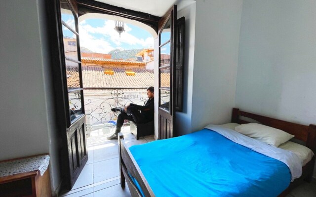 The Grasshopper Hostal Plaza de Armas