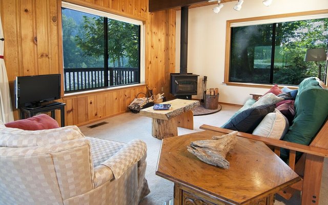 Index River Roost - Three Bedroom Cabin with River View
