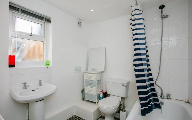 Modern 1 Bedroom Apartment in Wandsworth Road