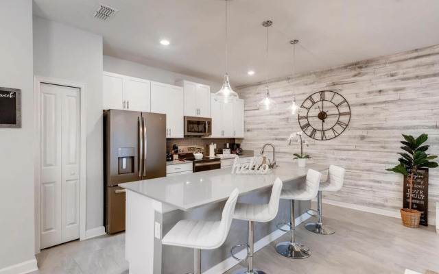 4802 LL Dream Getaway Luxury Townhome w/ Pool