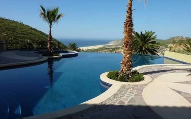 Luxury 3BR Villa in Cabo San Lucas With Ocean-view