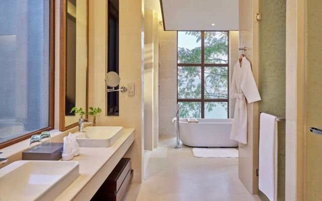 Lushan West Sea Resort, Curio Collection by Hilton