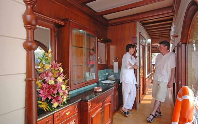 Sterling House boat Lake Palace Alleppey