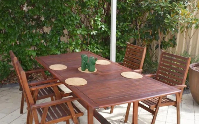 Spacious Home In Mount Hawthorn Next To Lake Monger