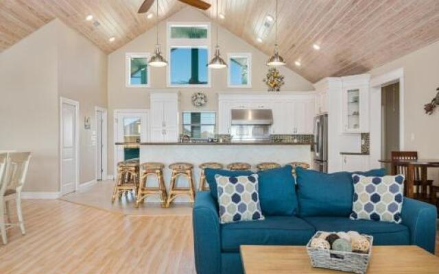 Gulf Pearl by RedAwning