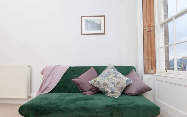 Traditional Luxury Apartment Sleeps 10 Guests