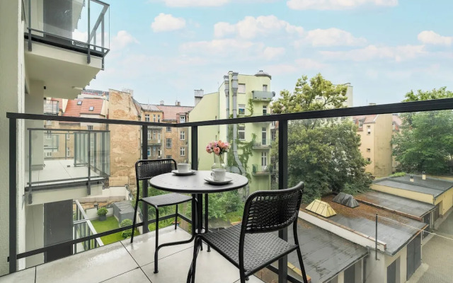 Modern Apartment With Parking by Renters