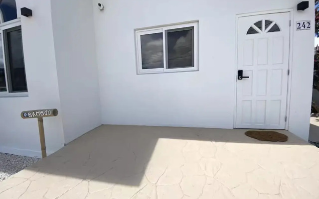 Palm Beach Vacaysuites - Bamboo Suite - Studio