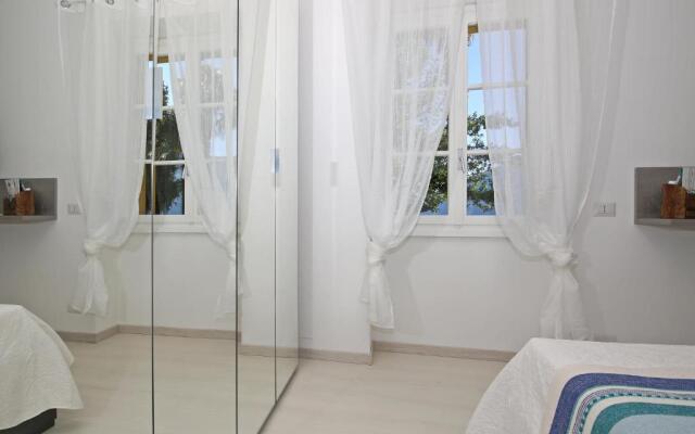 Apartment A lago, private beach and parking