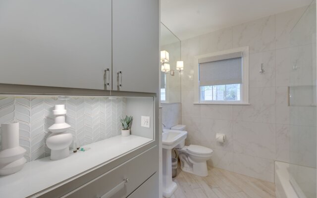 2 Mi to Downtown Austin: Family Home w/ Porch!