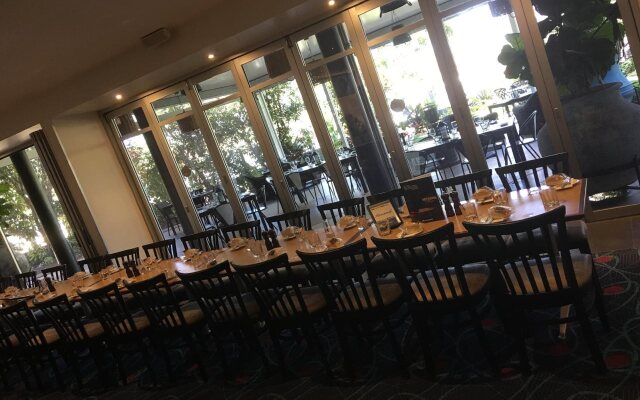 Alexandra Hills Hotel Suites & Conference Center