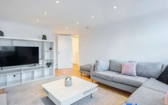 The Fitz - by Frankie