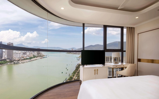 Melia Vinpearl Danang Riverfront
