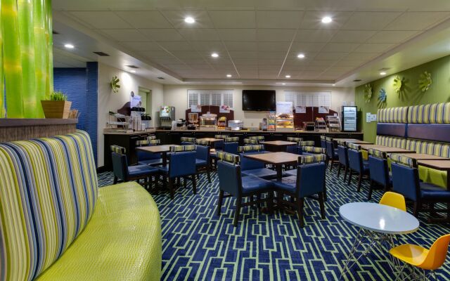 Holiday Inn Express Suites Plant City by IHG