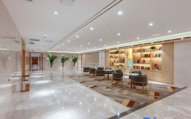 Jinqiao Business Hotel