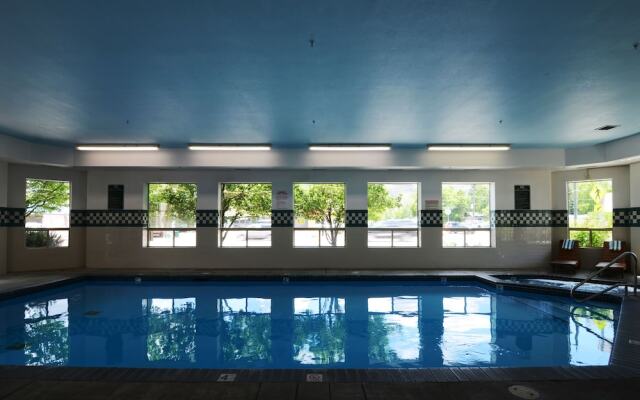 Wood River Inn & Suites