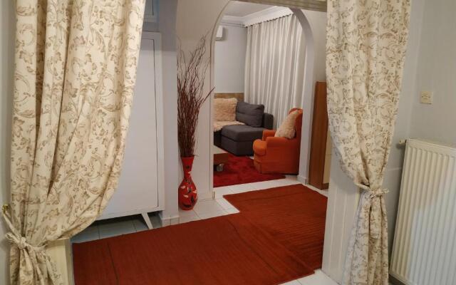 Linda's house