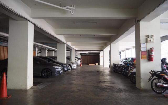 Golden Crown Grand Hotel