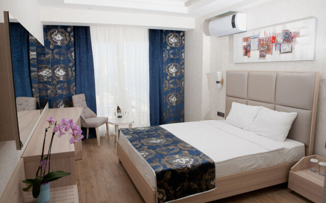 Tropical Deluxe Hotel