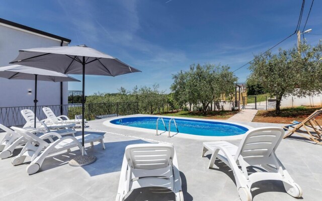 Stunning Apartment in Porec With 2 Bedrooms, Wifi and Outdoor Swimming Pool