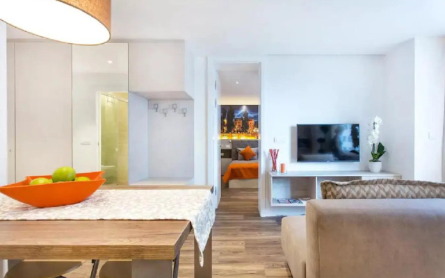 ★ Exclusive Central Apartment ★ FREE Garage ★