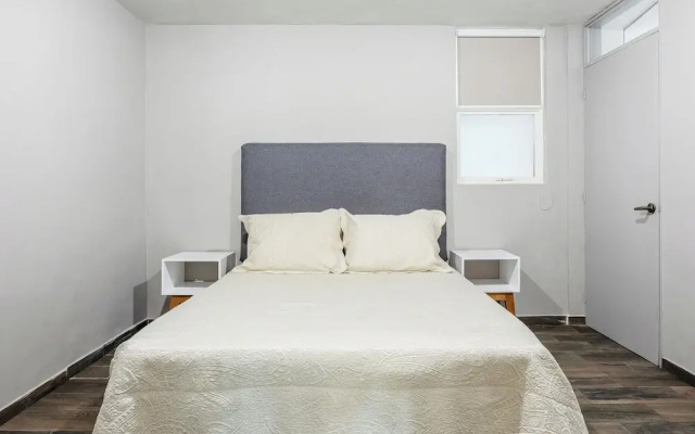 Modern Flat by Polanco Balcony Pet Friendly