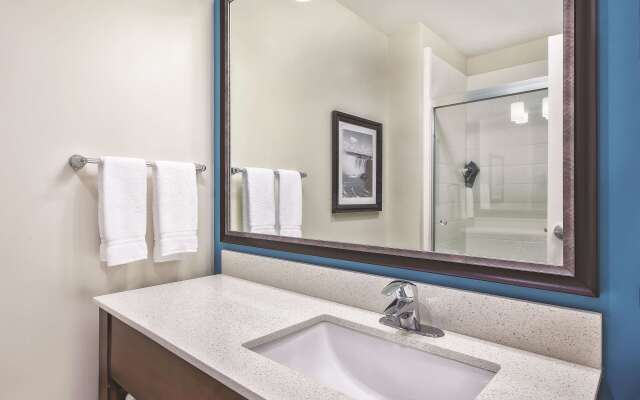 La Quinta Inn & Suites by Wyndham Niagara Falls