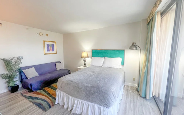 Homey Aqua Palms Studio Condo by RedAwning