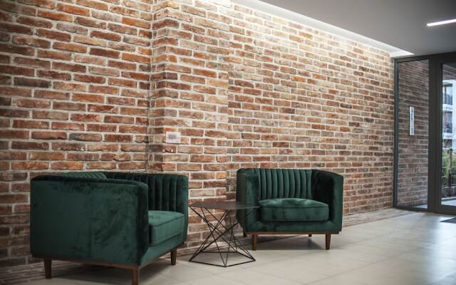 Glass House Hot Tub Apartments