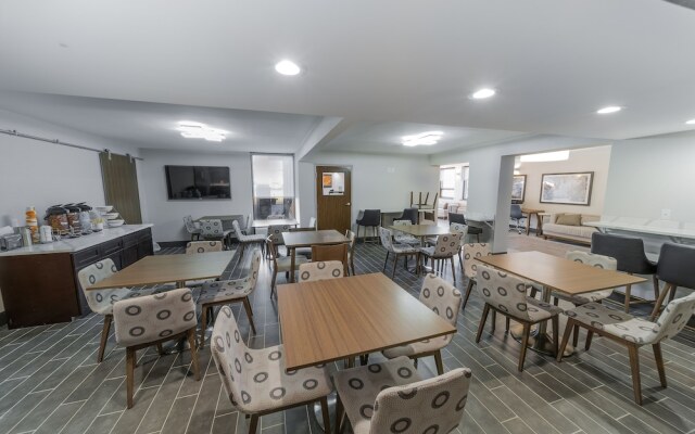 Quality Inn & Suites Outlet Village