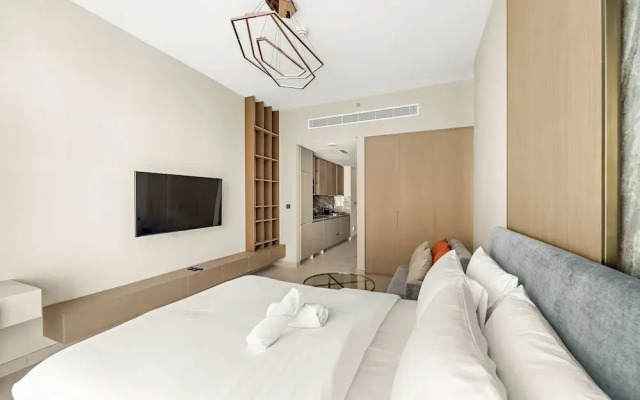 High-end Studio With Rooftop Pool and gym