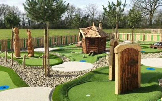 Superior 6 Berth Holiday Home in Suffolk,