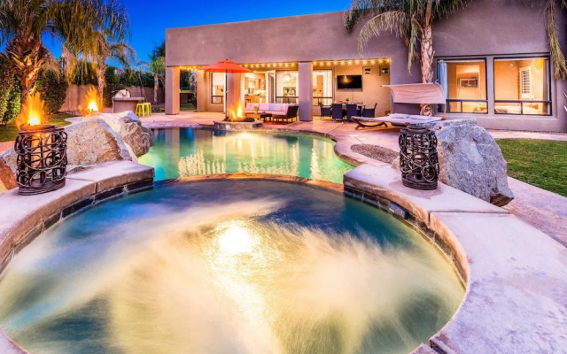Whispering Palms by AvantStay | WALK TO COACHELLA | Pool & Hot Tub | Sleeps 16!