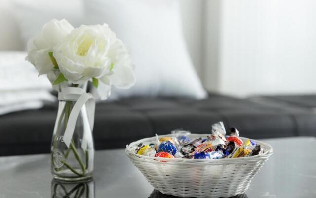 Studio élégant style black&white 5min gare Poissy