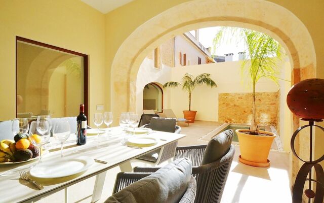 Top Quality Modern Town House in Petra With Private Pool