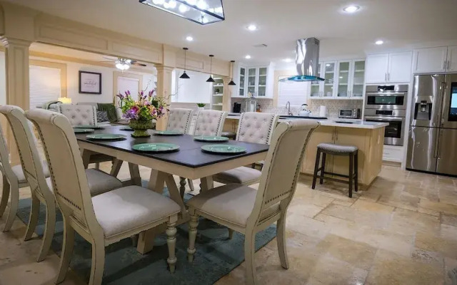 5Bdrm 3.5Bath 12Beds - HOME BIG AS TEXAS