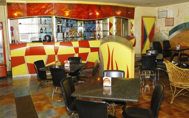 OYO 14406 Hotel Subashree