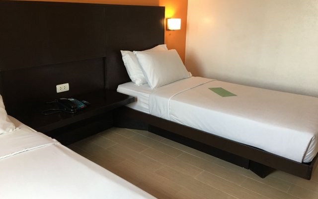 Holiday Inn Express Manila Newport City